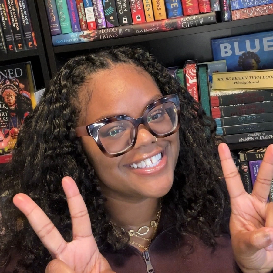 Allissa (@shebereadinthembooks)