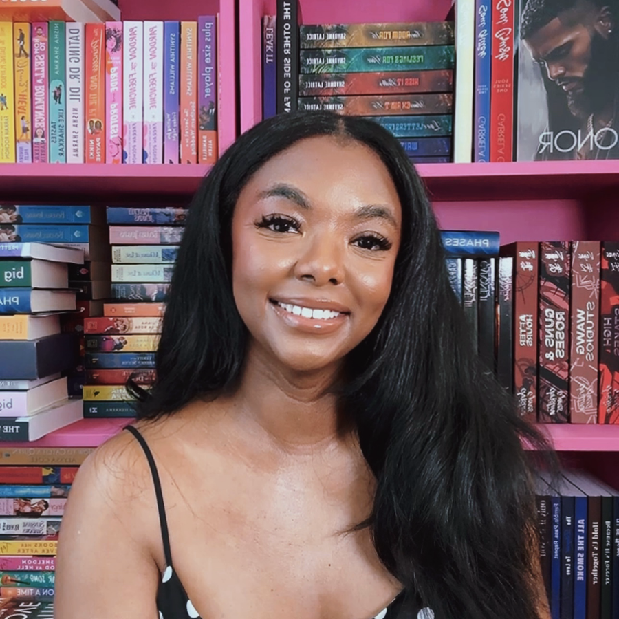 Brandee (@booksonpinkshelves)