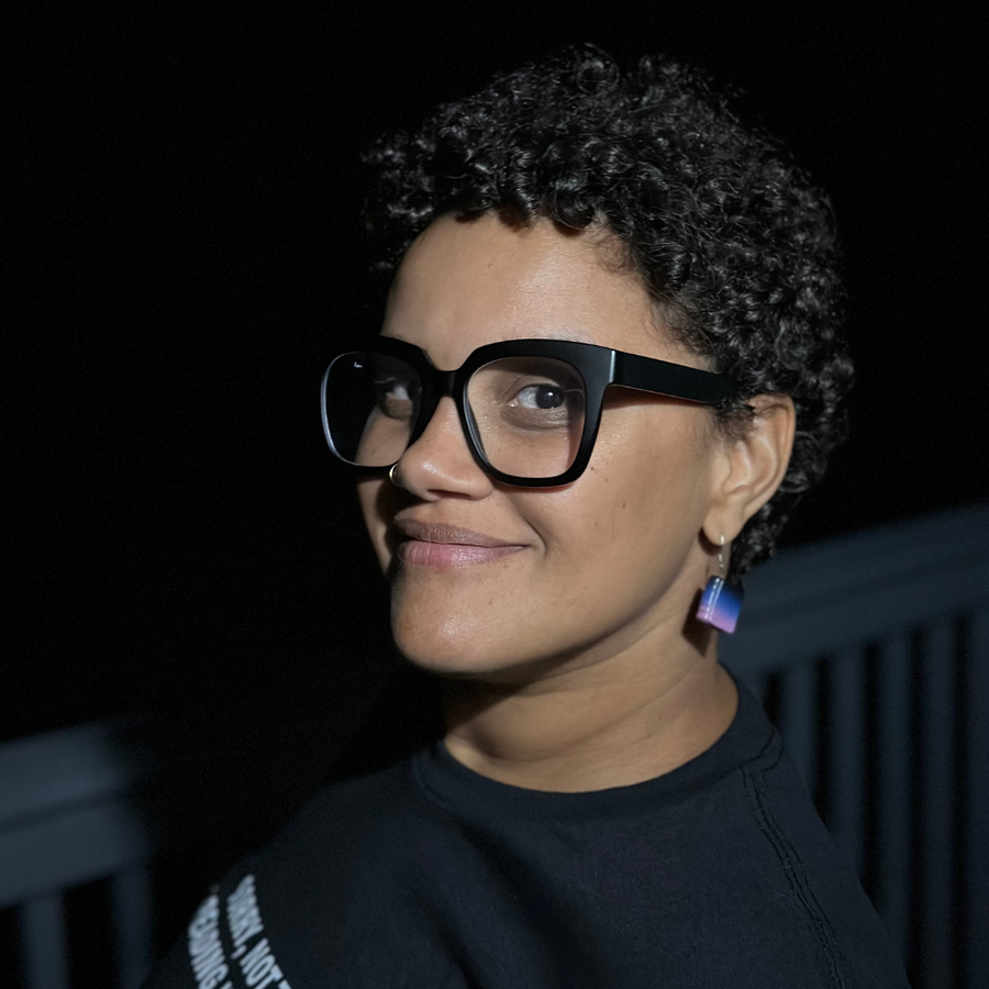 Jess (@literaryintersections)