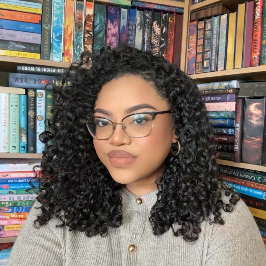 Tiffany (@theliterarybee)